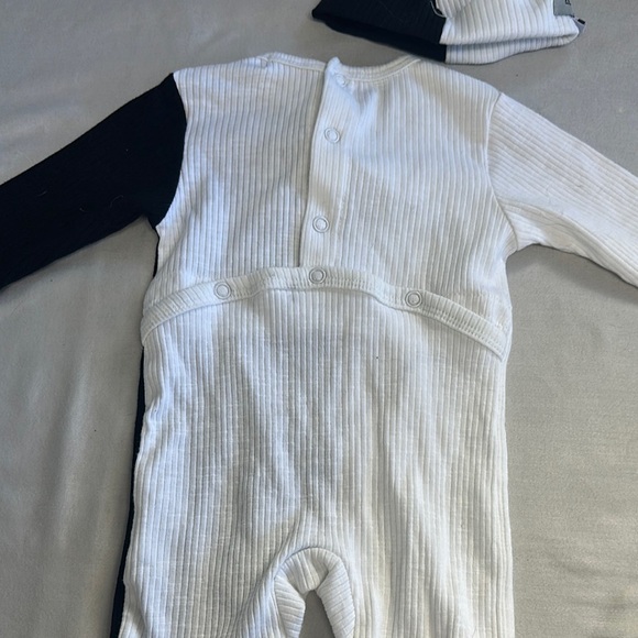 Kokao Paris - NWT Black and White onesie sleeper set - Picture 4 of 4